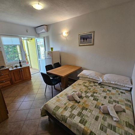 Apartmani Natasa 로크바 로고즈니차 외부 사진