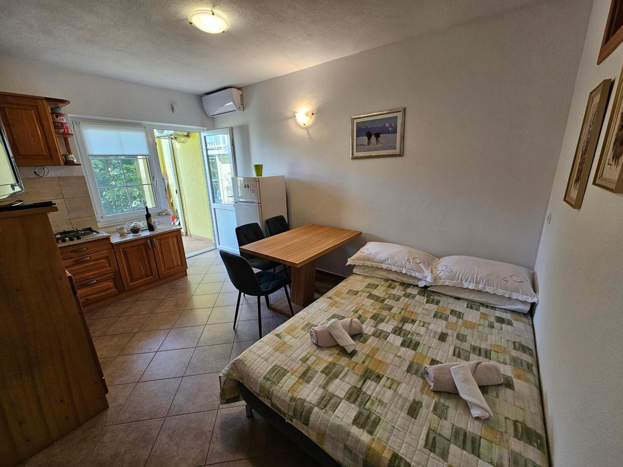 Apartmani Natasa 로크바 로고즈니차 외부 사진