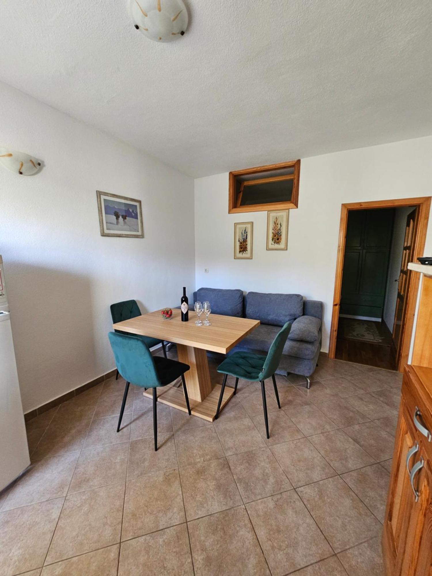 Apartmani Natasa 로크바 로고즈니차 외부 사진