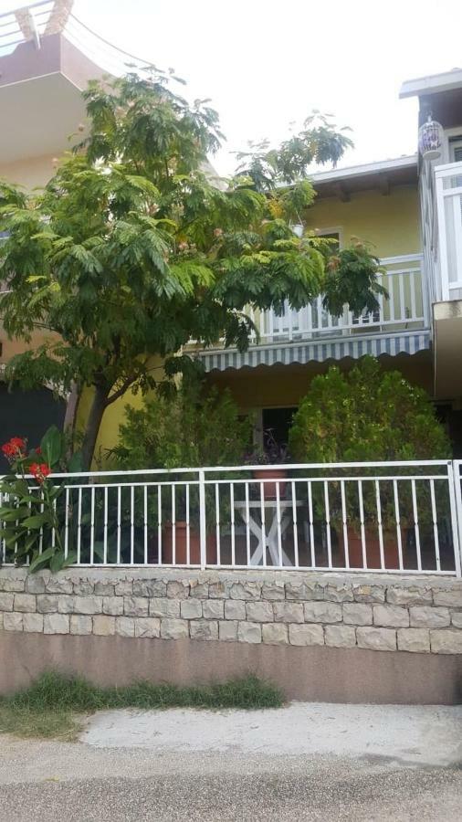 Apartmani Natasa 로크바 로고즈니차 외부 사진