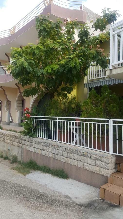 Apartmani Natasa 로크바 로고즈니차 외부 사진